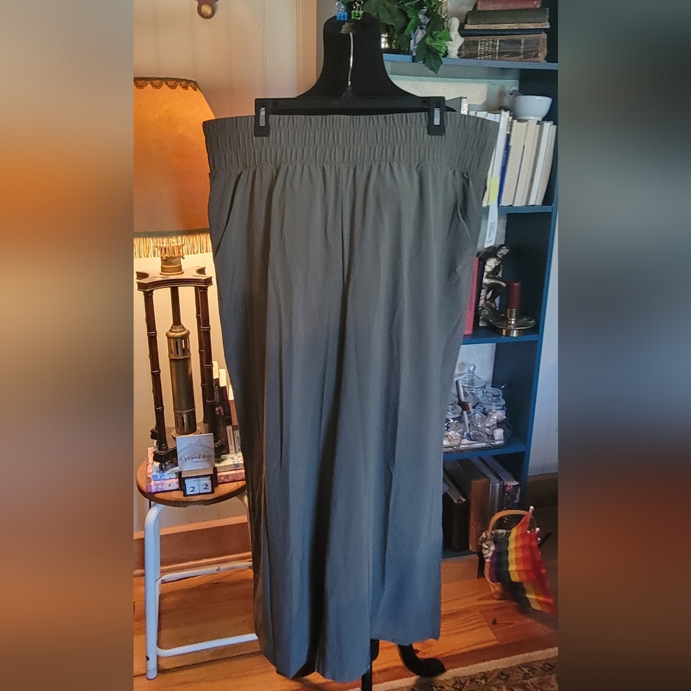 Plus Size XXL Short Athleisure Flared Pants